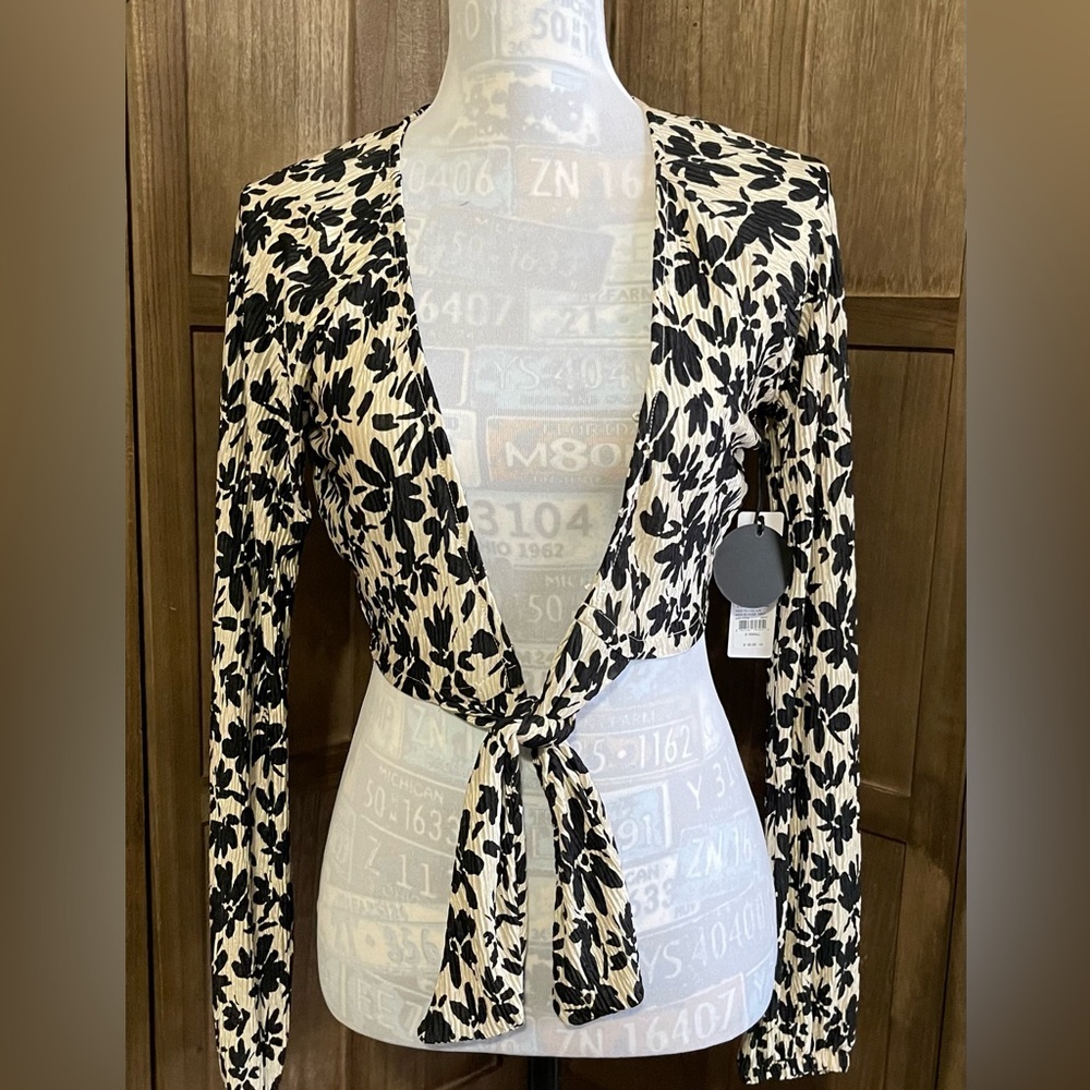 NWT Women’s Crop Tie Blouse. - Picture 1 of 7